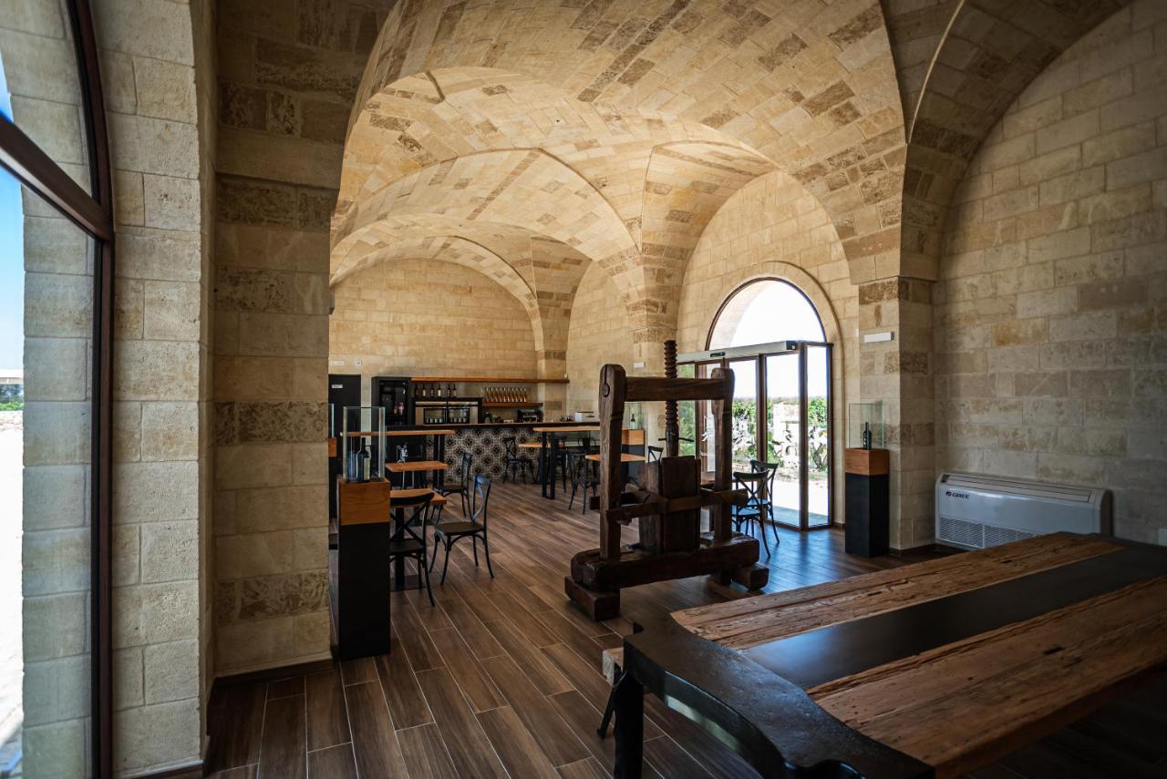 Masseria Torleanzi Wine Relais San Pietro Vernotico Eksteriør billede
