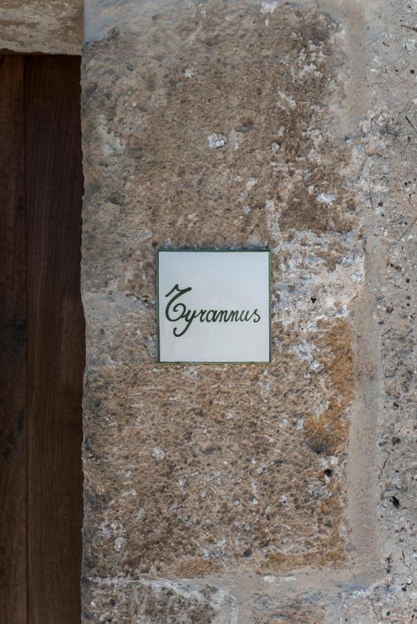 Masseria Torleanzi Wine Relais San Pietro Vernotico Eksteriør billede