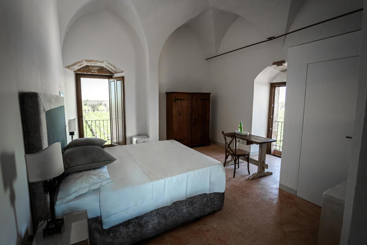 Masseria Torleanzi Wine Relais San Pietro Vernotico Eksteriør billede